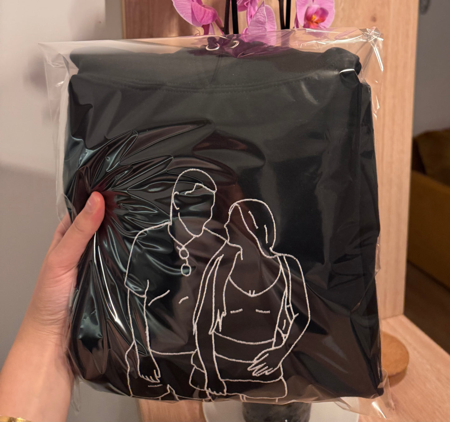 Bluza z outlinem ze zdjęcia