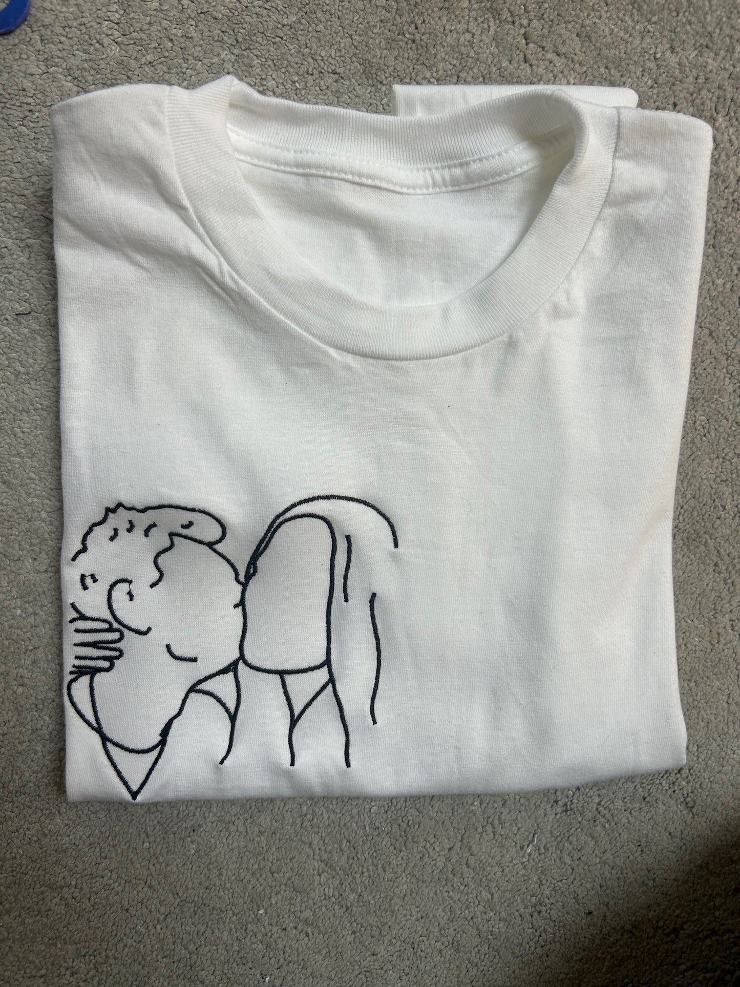 Koszulka z outlinem ze zdjęcia