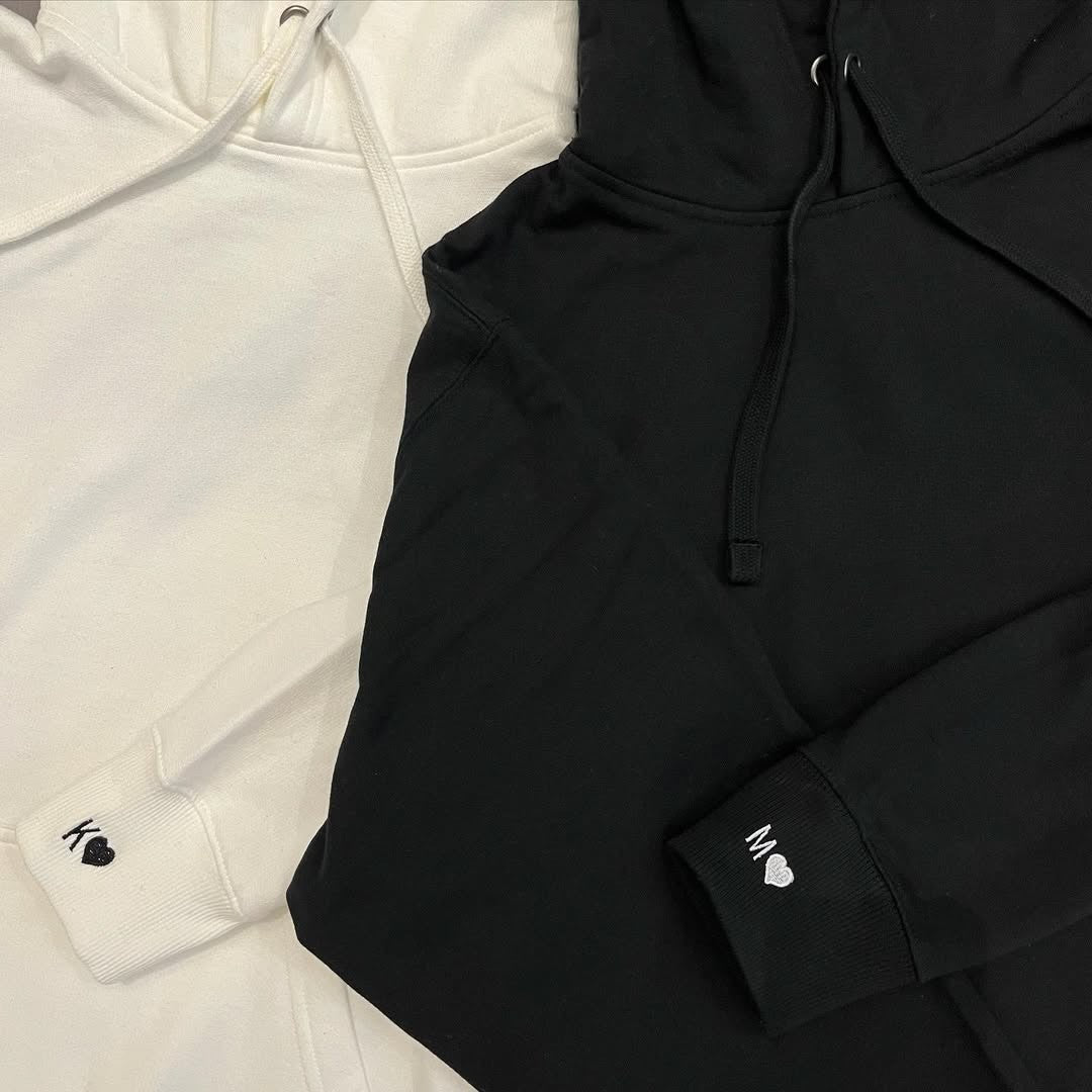 Komplet bluz - inicjały na rękawie